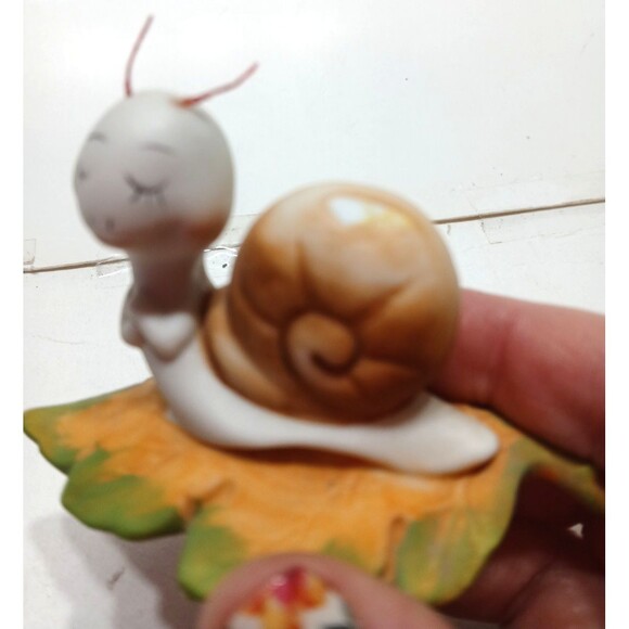Vintage HOMCO Anthropomorphic Snail On Leaf Ceramic Figurine 8902 *FLAW - Picture 3 of 8